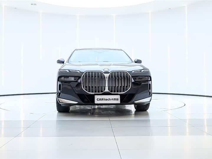 Фото 3 - BMW 7 Series