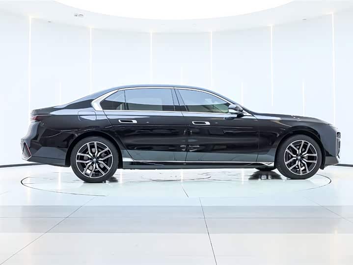 Фото 4 - BMW 7 Series