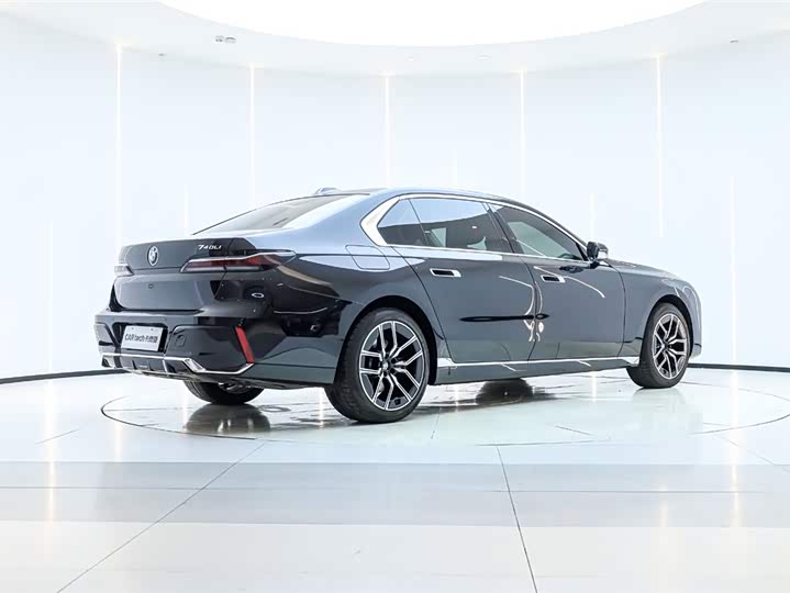 Фото 5 - BMW 7 Series