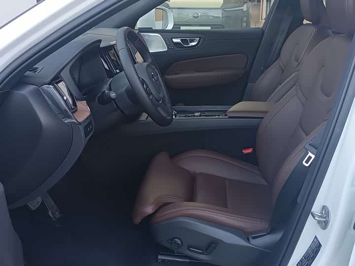 Фото 7 - Volvo XC60 Hybrid