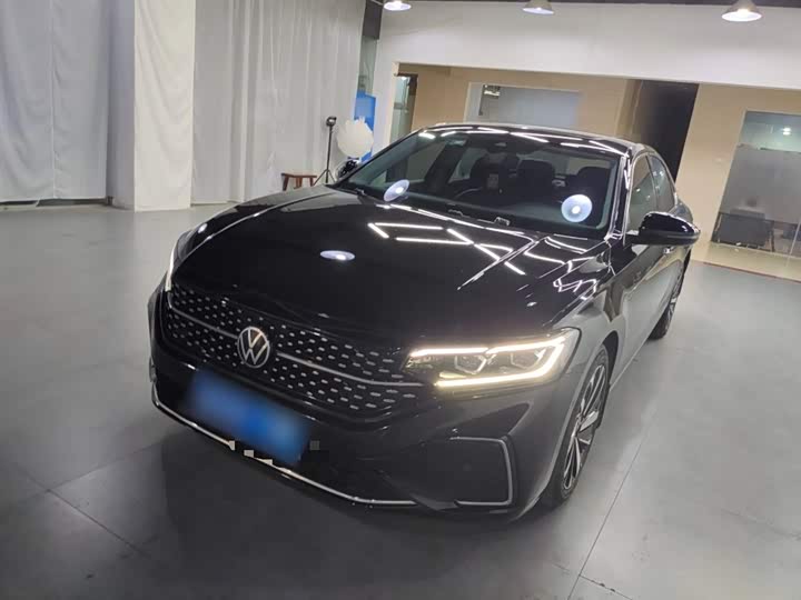 Фото 2 - Volkswagen Passat