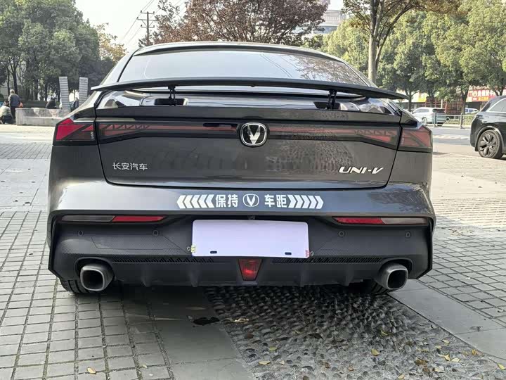 Фото 8 - Changan UNI-V