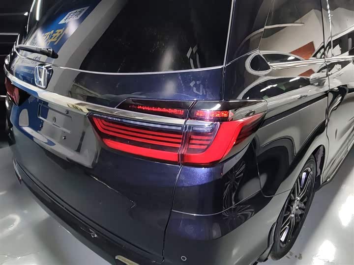 Фото 8 - Honda Odyssey