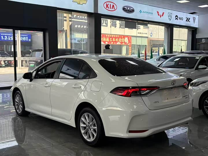 Фото 5 - Toyota Corolla