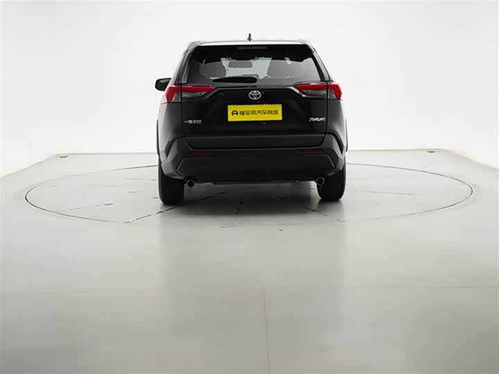 Фото 7 - Toyota RAV4