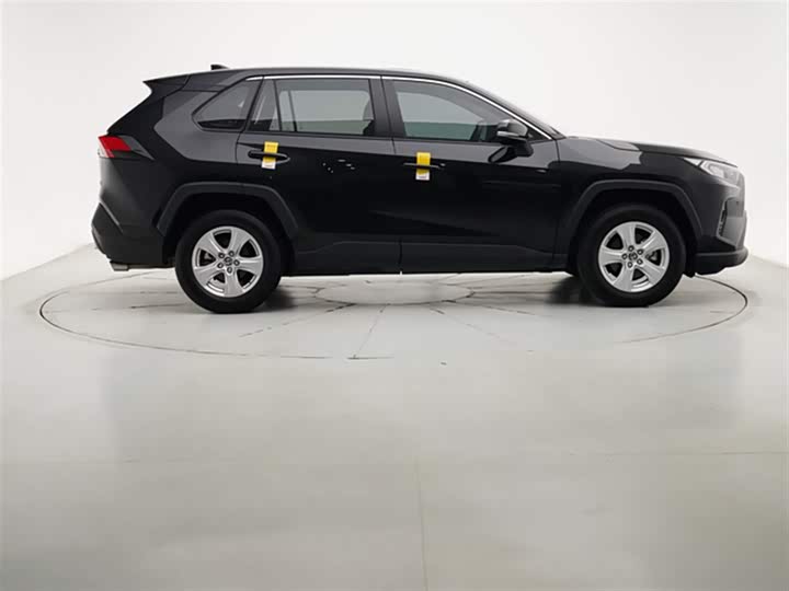 Фото 9 - Toyota RAV4