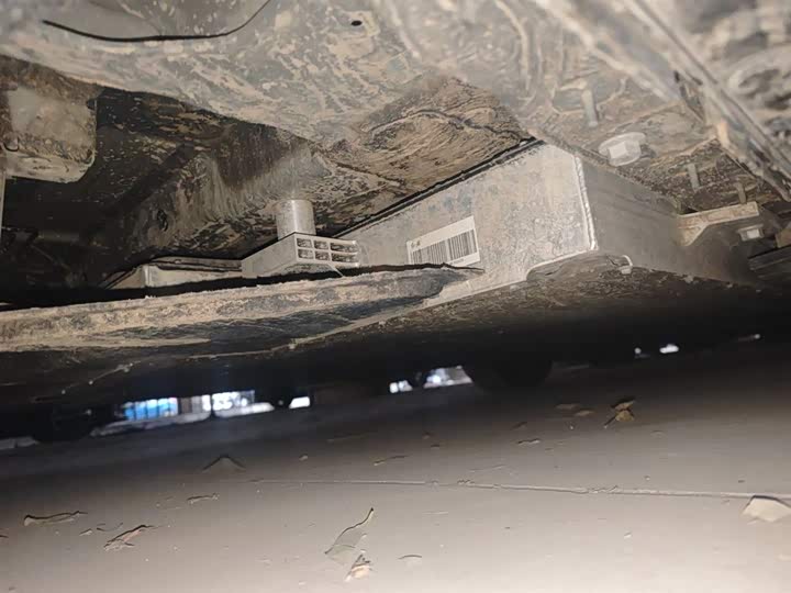 Фото 4 - Hongqi E-QM5