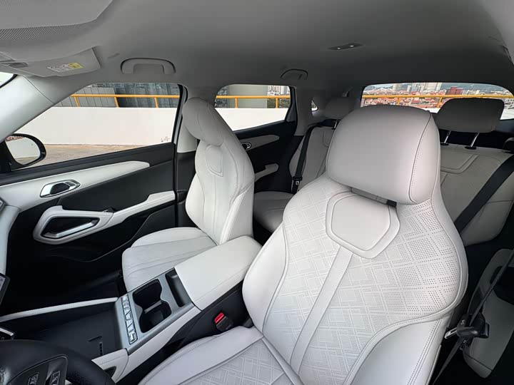 Фото 7 - BYD Yuan Up