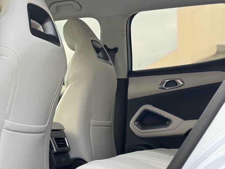 Фото 8 - BYD Yuan Up