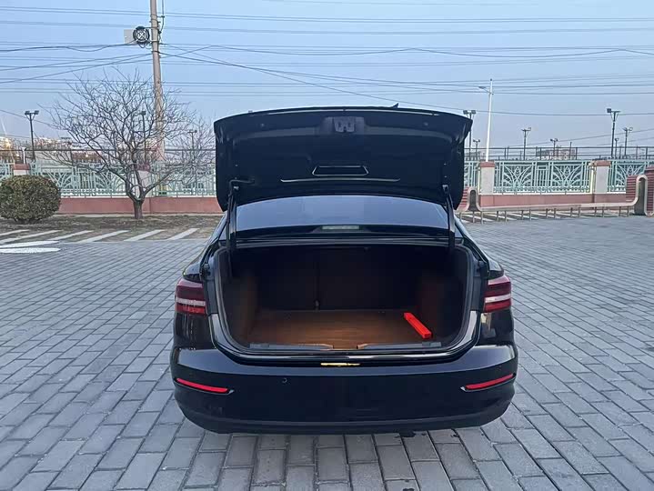 Фото 9 - Volkswagen Lavida