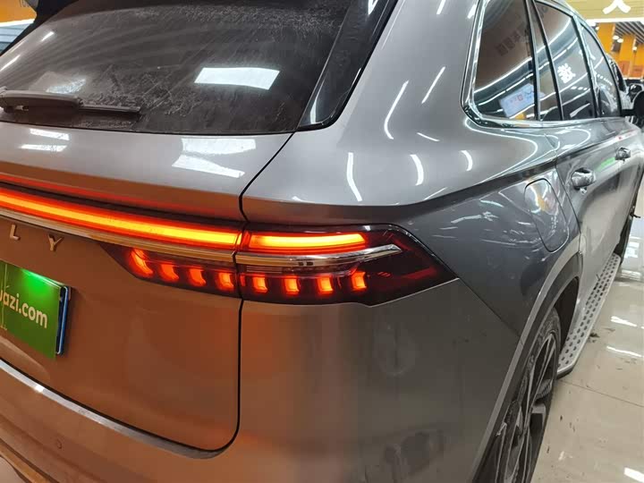 Фото 8 - Geely Monjaro