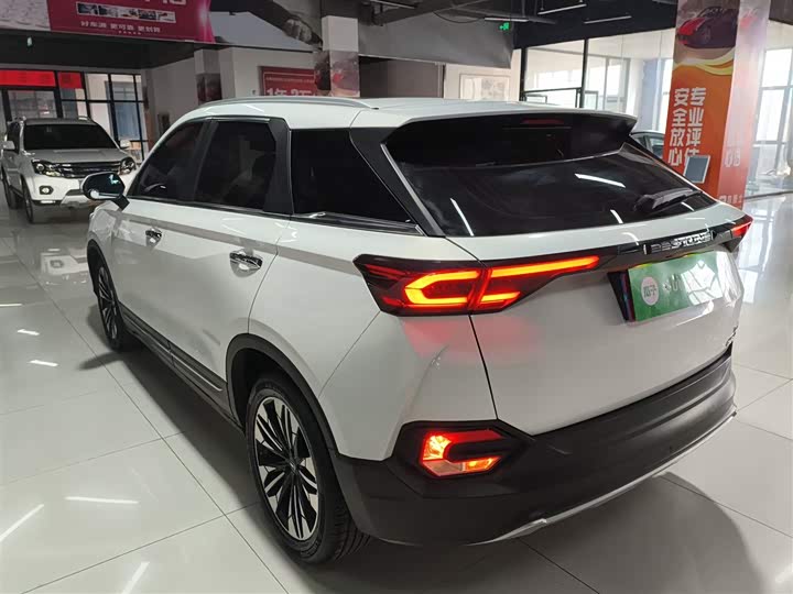 Фото 5 - Bestune T77