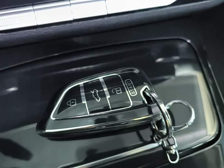 Фото 9 - Bestune T77