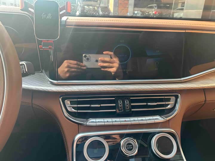 Фото 7 - Hongqi H9