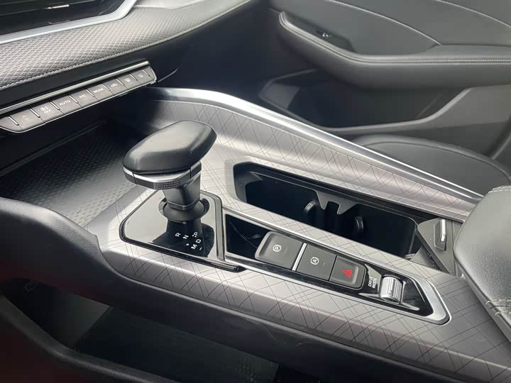 Фото 9 - Geely Preface