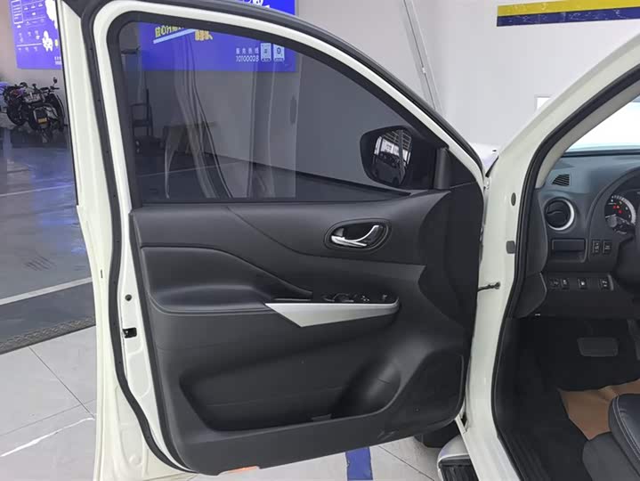 Фото 7 - Nissan Terra