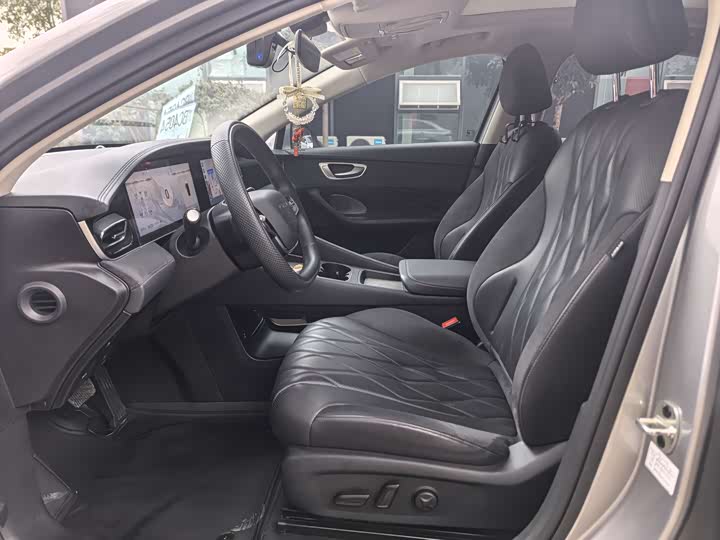 Фото 8 - Roewe D7