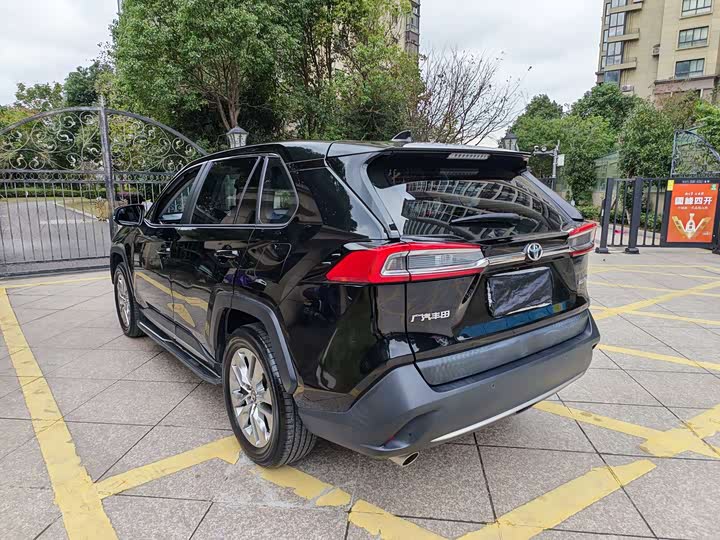 Фото 8 - Toyota Wildlander