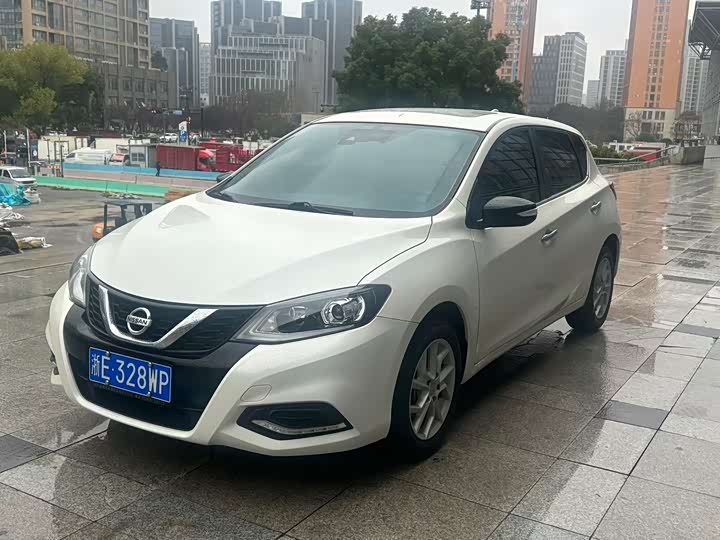 Фото 1 - Nissan Tiida