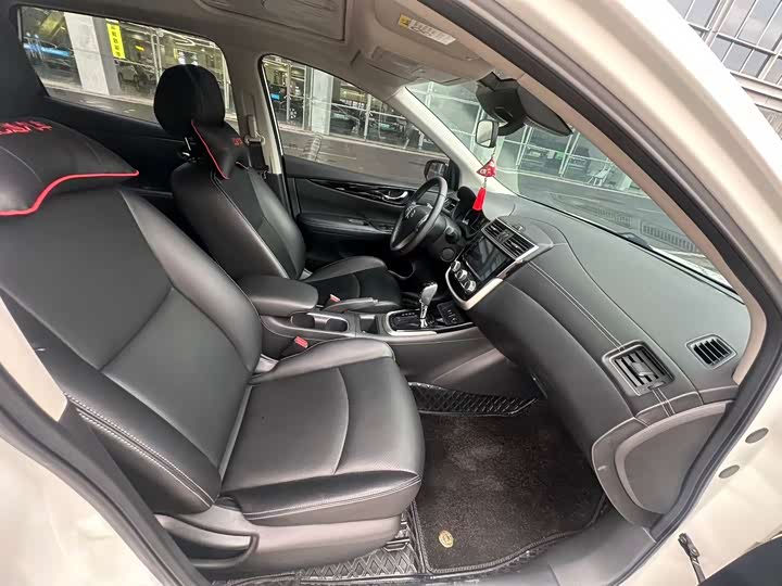 Фото 2 - Nissan Tiida