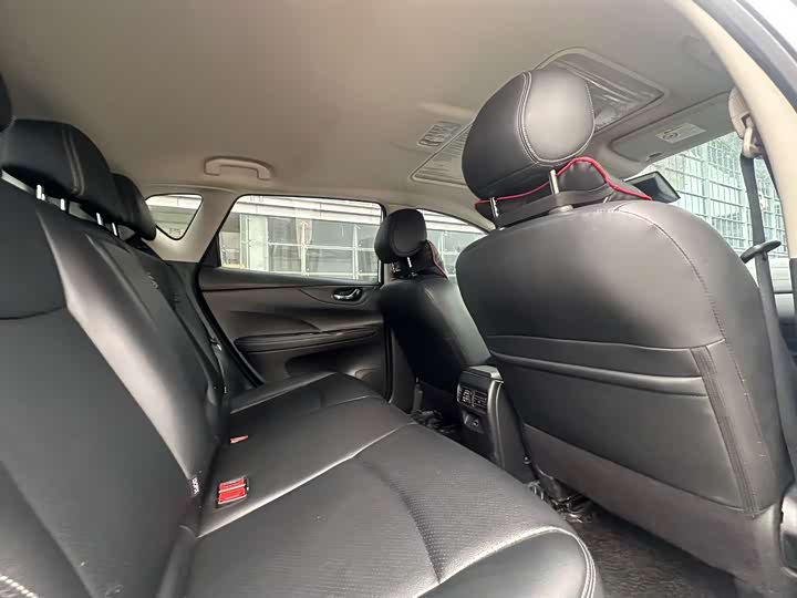 Фото 3 - Nissan Tiida