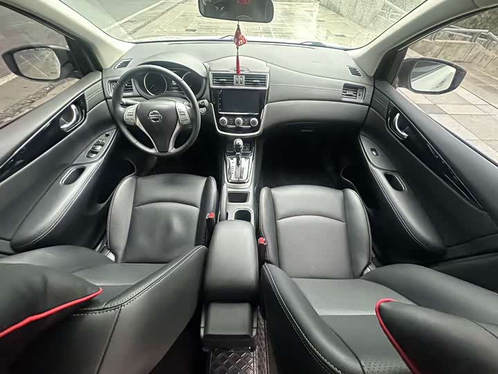 Фото 4 - Nissan Tiida