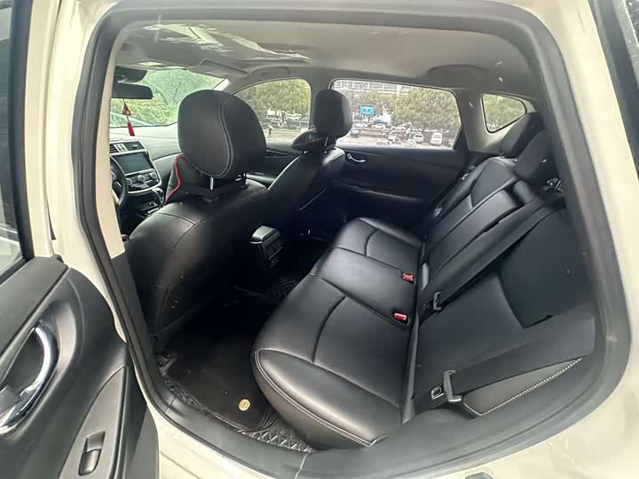 Фото 5 - Nissan Tiida