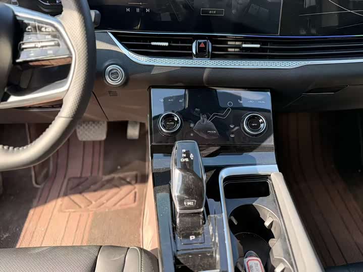 Фото 8 - Bestune B70