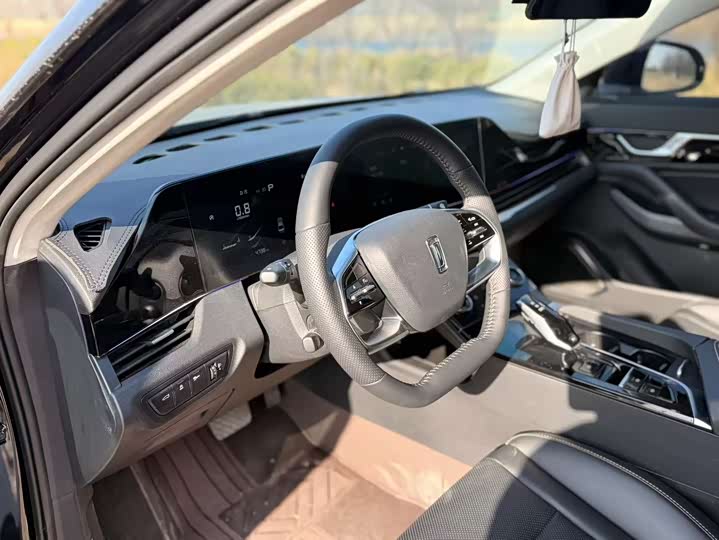 Фото 9 - Bestune B70