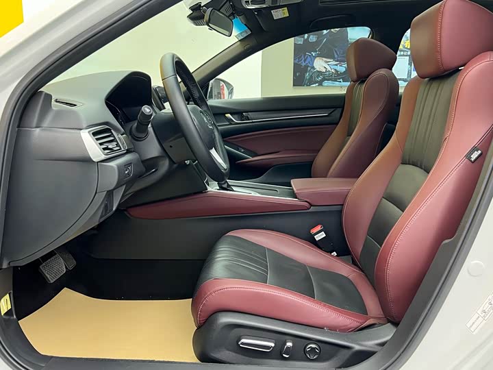 Фото 3 - Honda Inspire