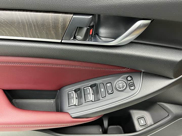 Фото 5 - Honda Inspire