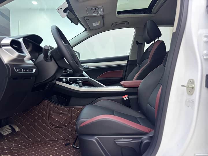 Фото 4 - Geely Coolray