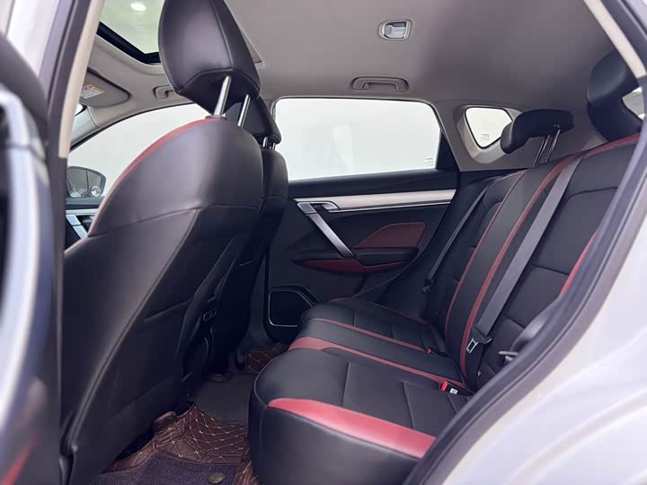 Фото 5 - Geely Coolray