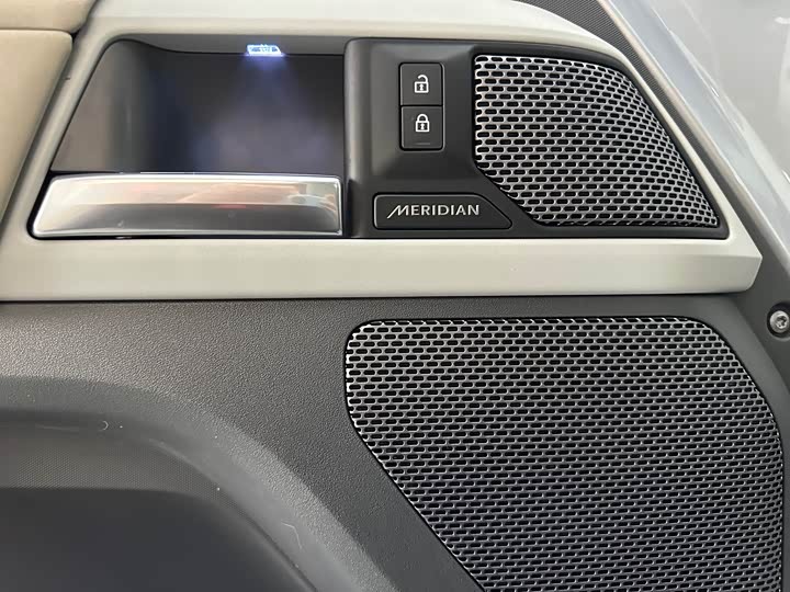 Фото 7 - Land Rover Defender