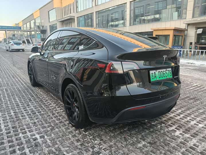 Фото 9 - Tesla Model Y