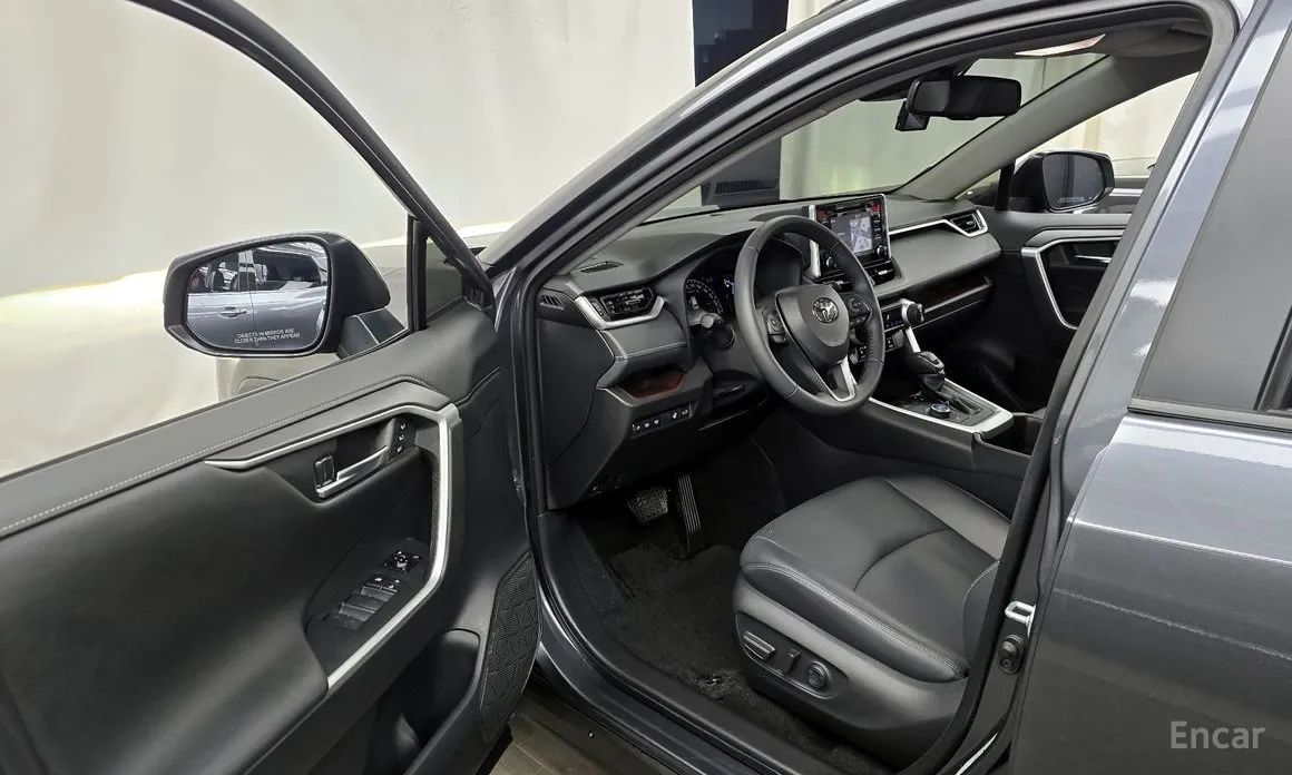 Фото 10 - Toyota RAV4