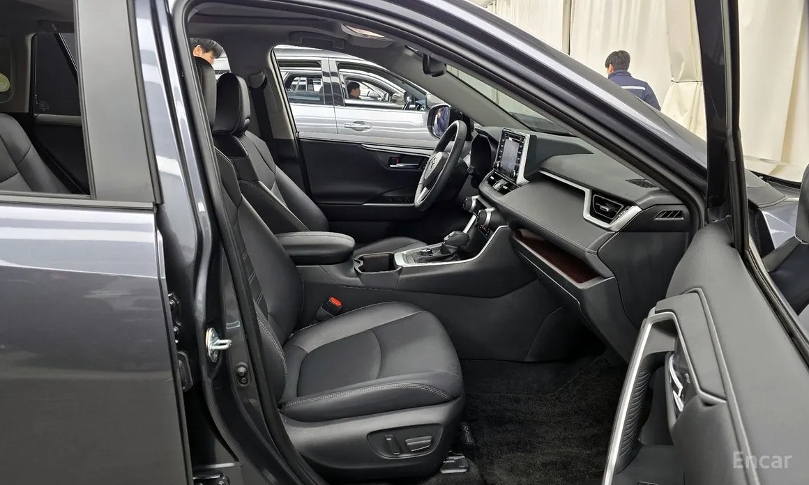 Фото 11 - Toyota RAV4