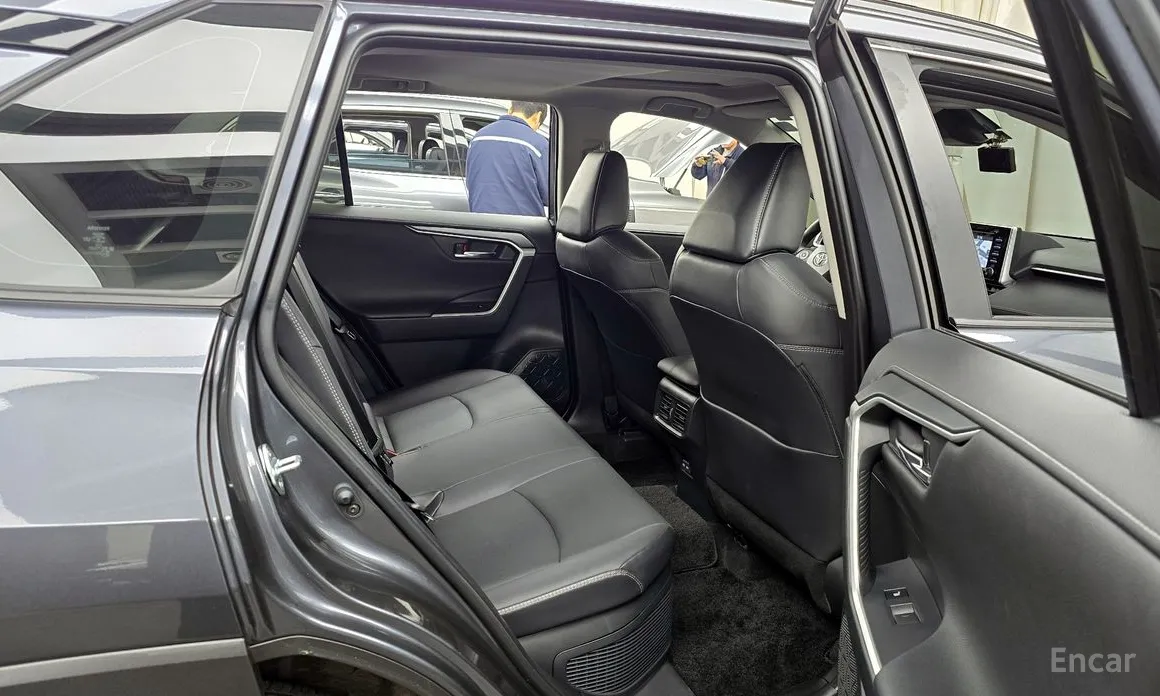 Фото 12 - Toyota RAV4