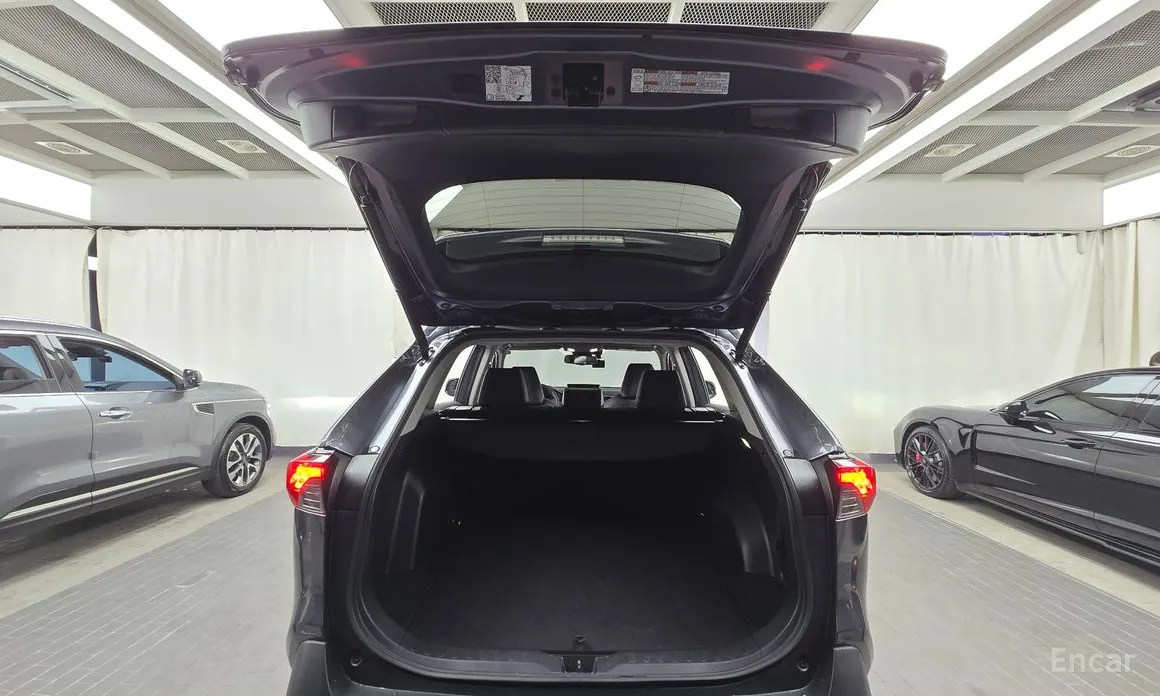 Фото 20 - Toyota RAV4