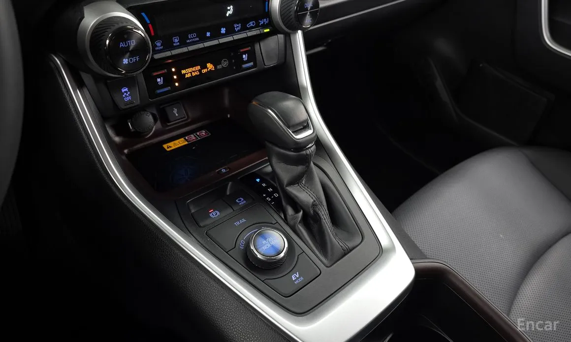 Фото 9 - Toyota RAV4