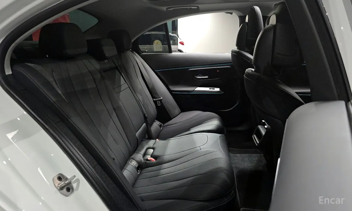 Фото 12 - Mercedes-Benz E-Class