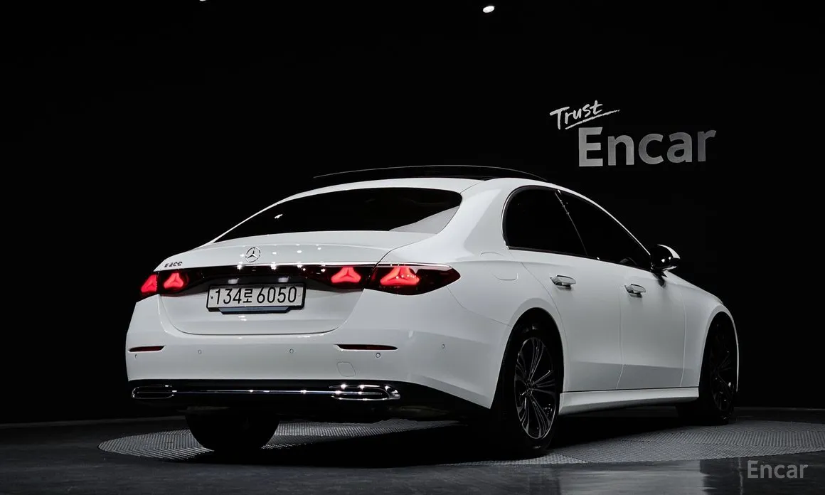 Фото 2 - Mercedes-Benz E-Class