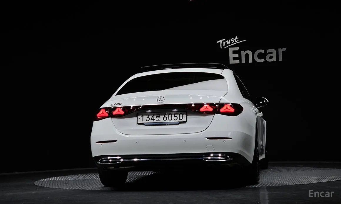 Фото 4 - Mercedes-Benz E-Class