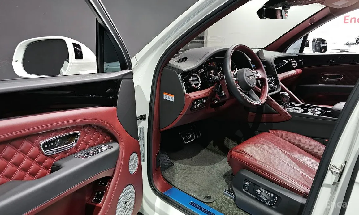 Фото 11 - Bentley Bentayga