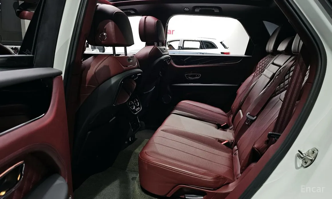 Фото 12 - Bentley Bentayga