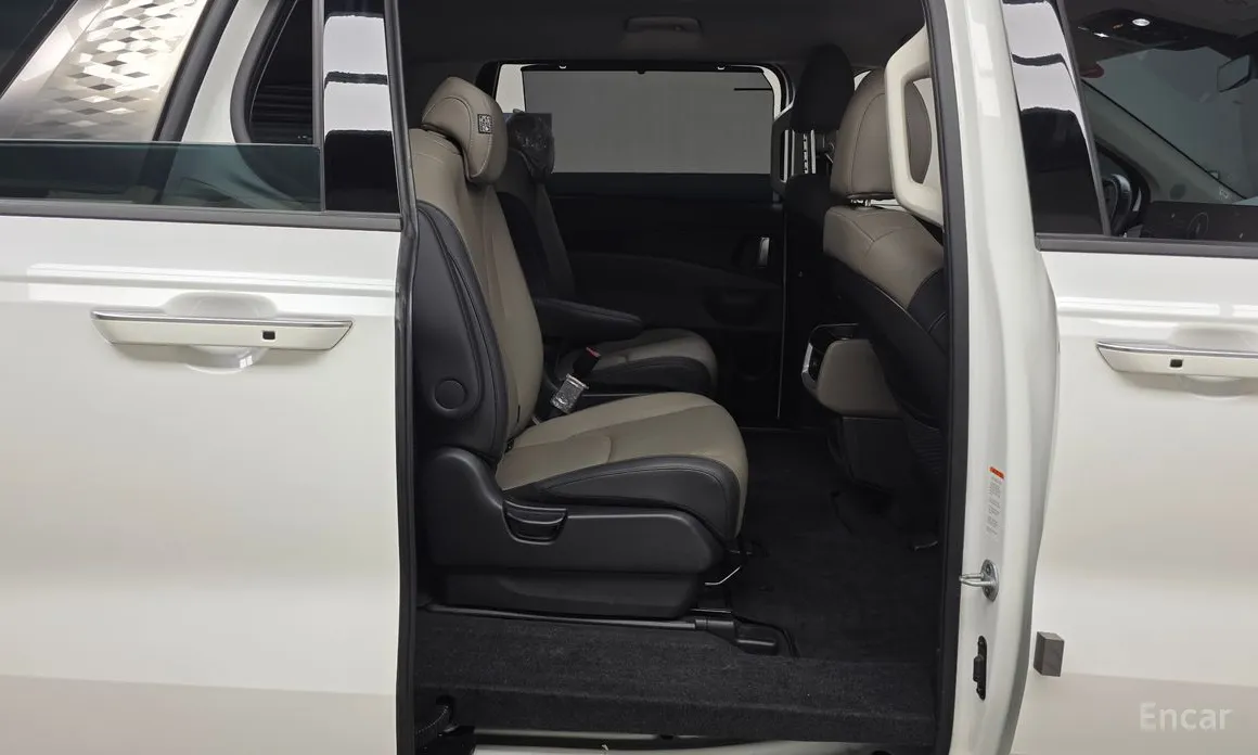 Фото 12 - Kia Carnival