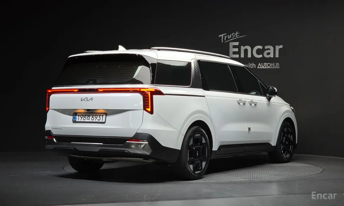 Фото 2 - Kia Carnival