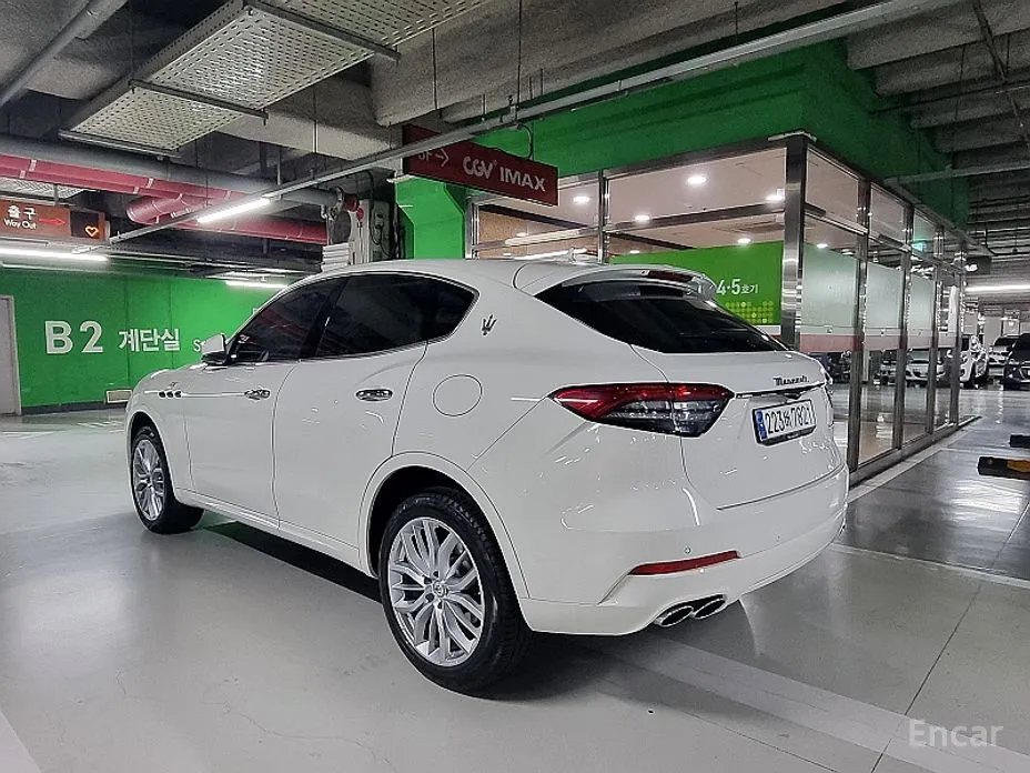 Фото 3 - Maserati Levante