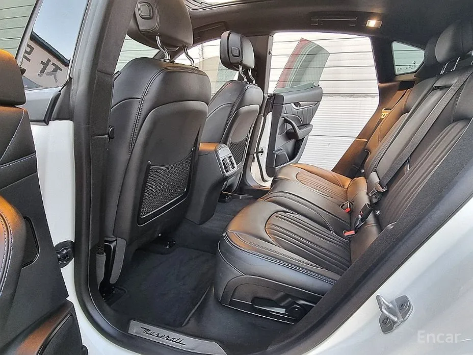 Фото 8 - Maserati Levante