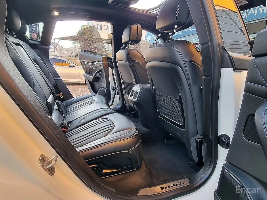 Фото 9 - Maserati Levante